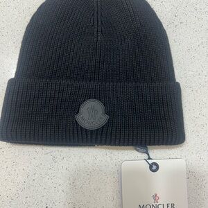 Moncler Logo Patch Knitted Beanie